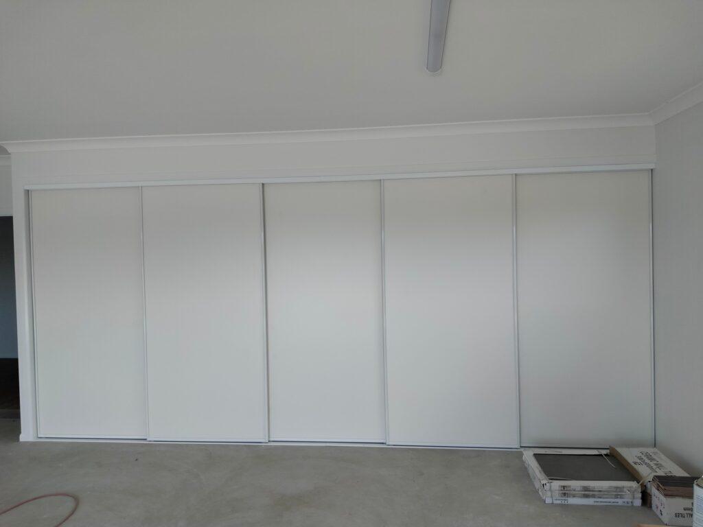 Vinyl robe front 5 door installation Habana QLD