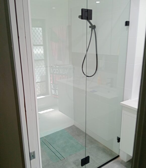 Glass shower screen and door installation Glenella QLD